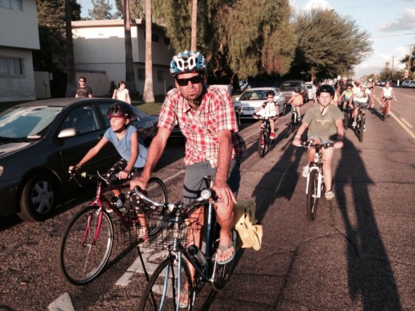 El Grupo coach Ignacio Rivera de Rosales leads an El Grupito ride. Photo courtesy of El Grupo. 